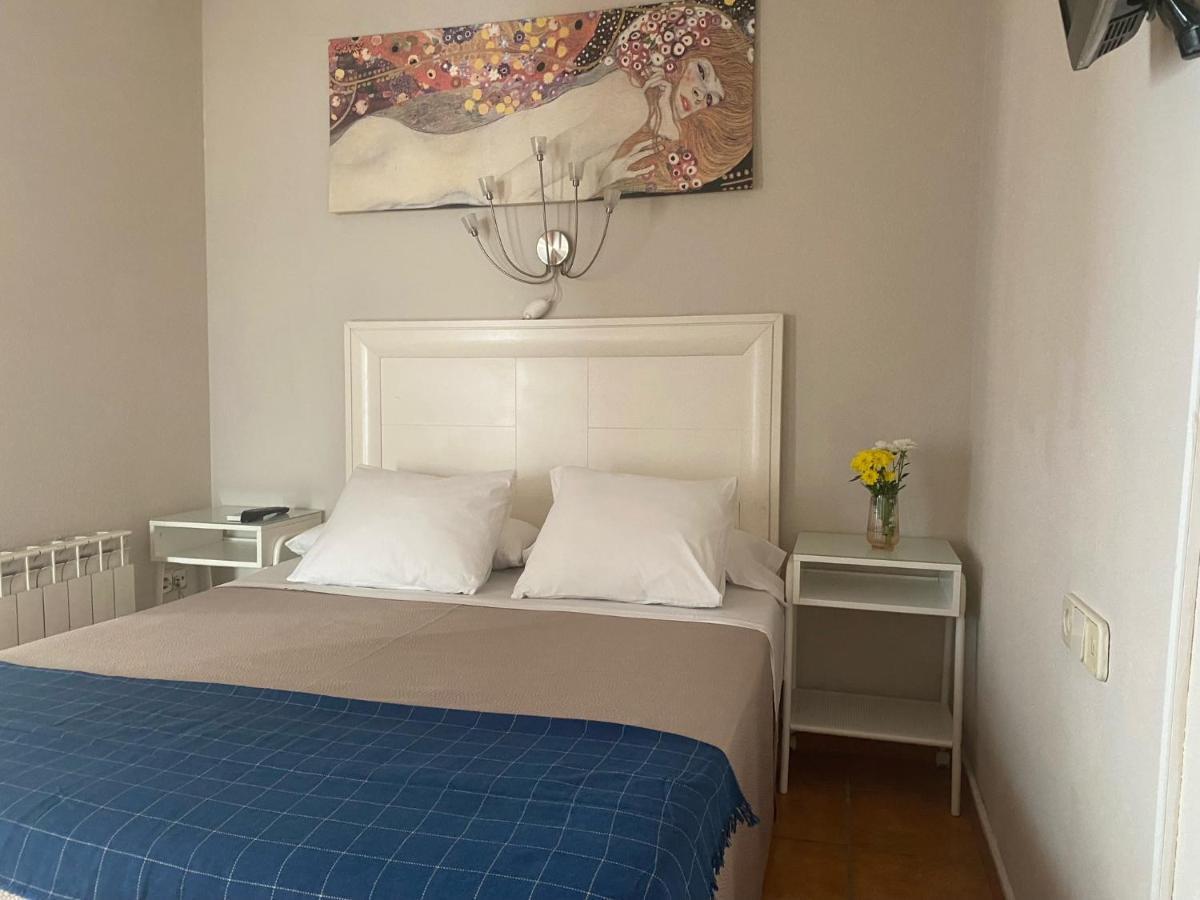 Hostal Moscatel Malaga Exterior photo